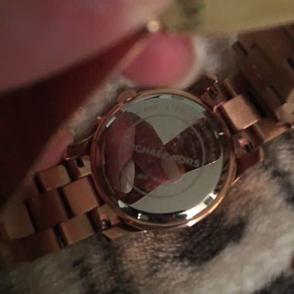 Michael Kors Rose Gold Watch - Picture 3 of 4